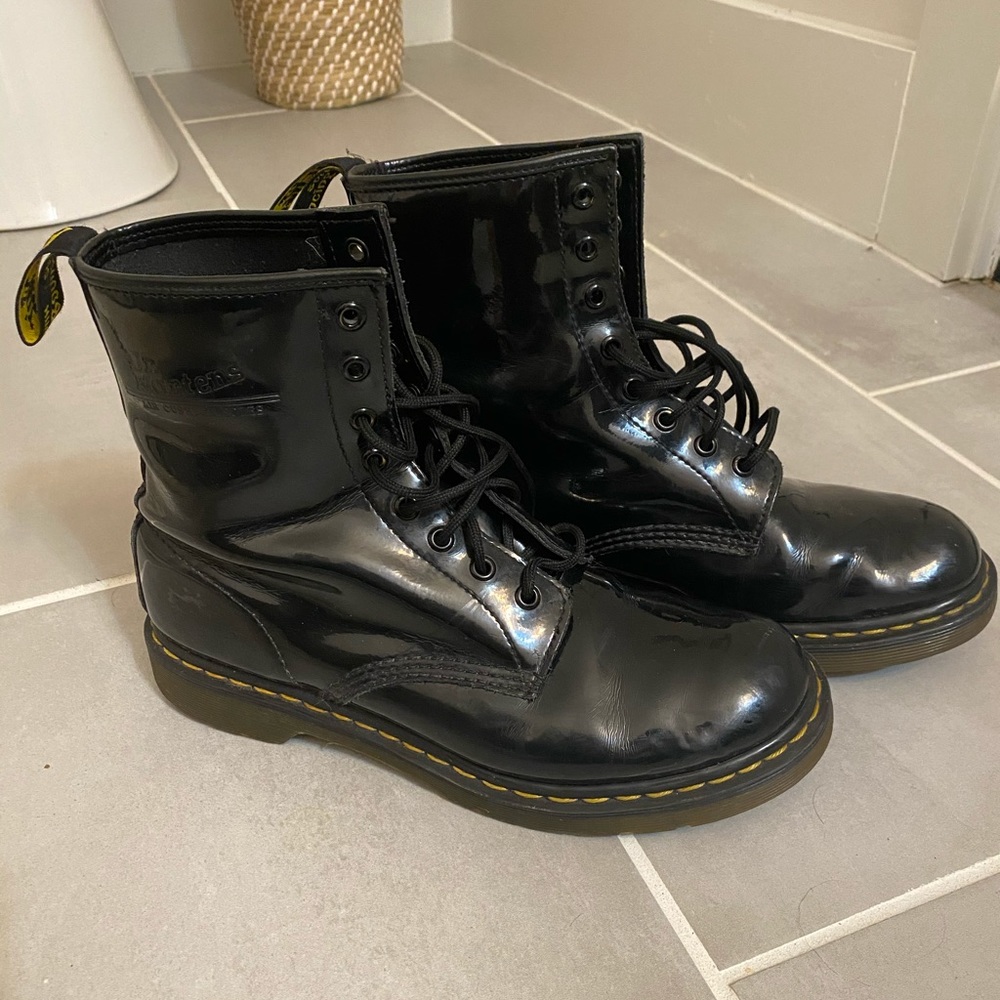 DR MARTENS BLACK PATENT LEATHER COMBAT BOOTS sz 10
